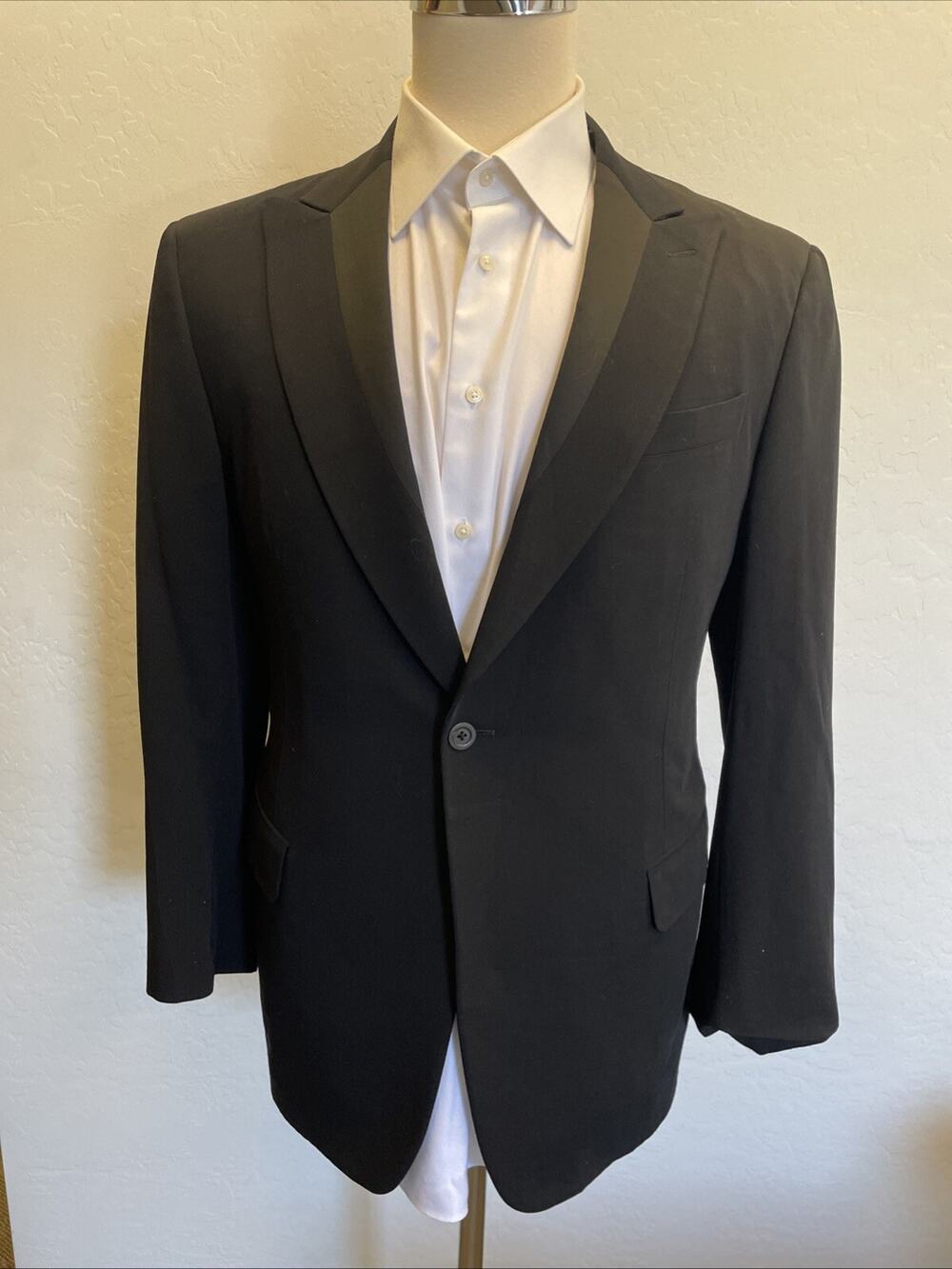 Donna Karan New York Black Peak Lapel Made In Italy Tuxedo Suit 40R 32x31
